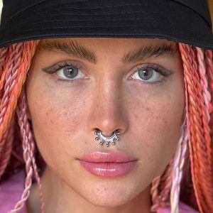 لنز آبی یخی