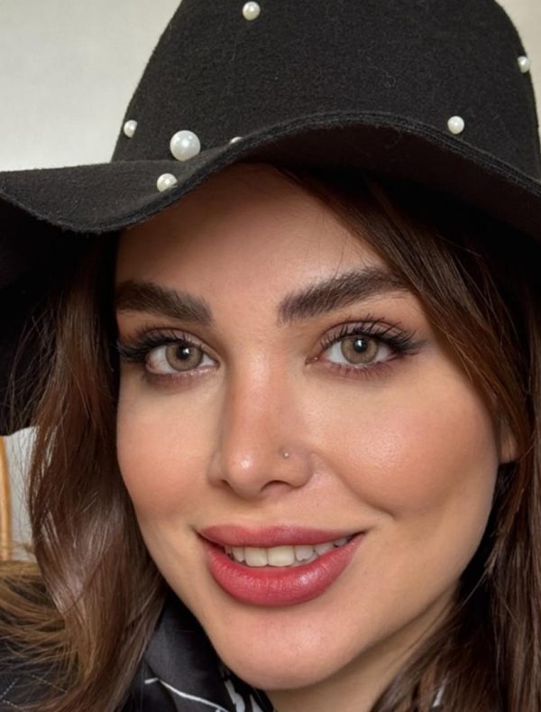 لنز رنگی قهوه ای عسلی روشن lili brown