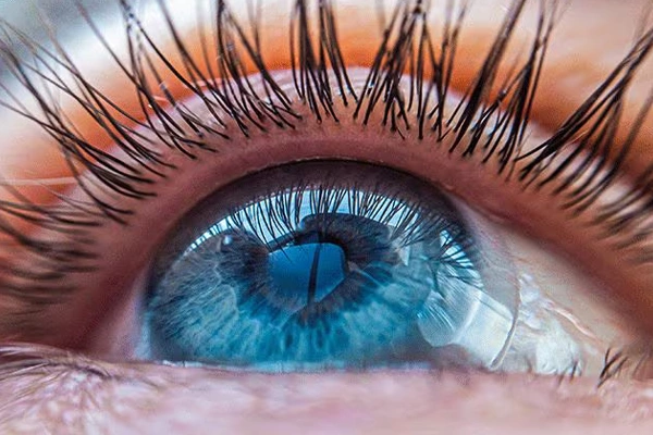 لنزهای رنگی چیست